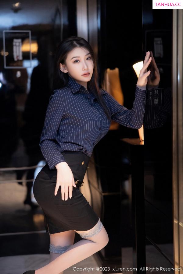   [XiuRen]高清写真图 2023.03.15 No.6418 李佳芮Cherie 短裙美腿第2张图片